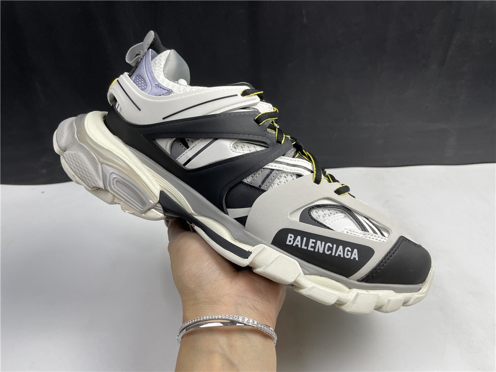 TRIPLE-S SNEAKER